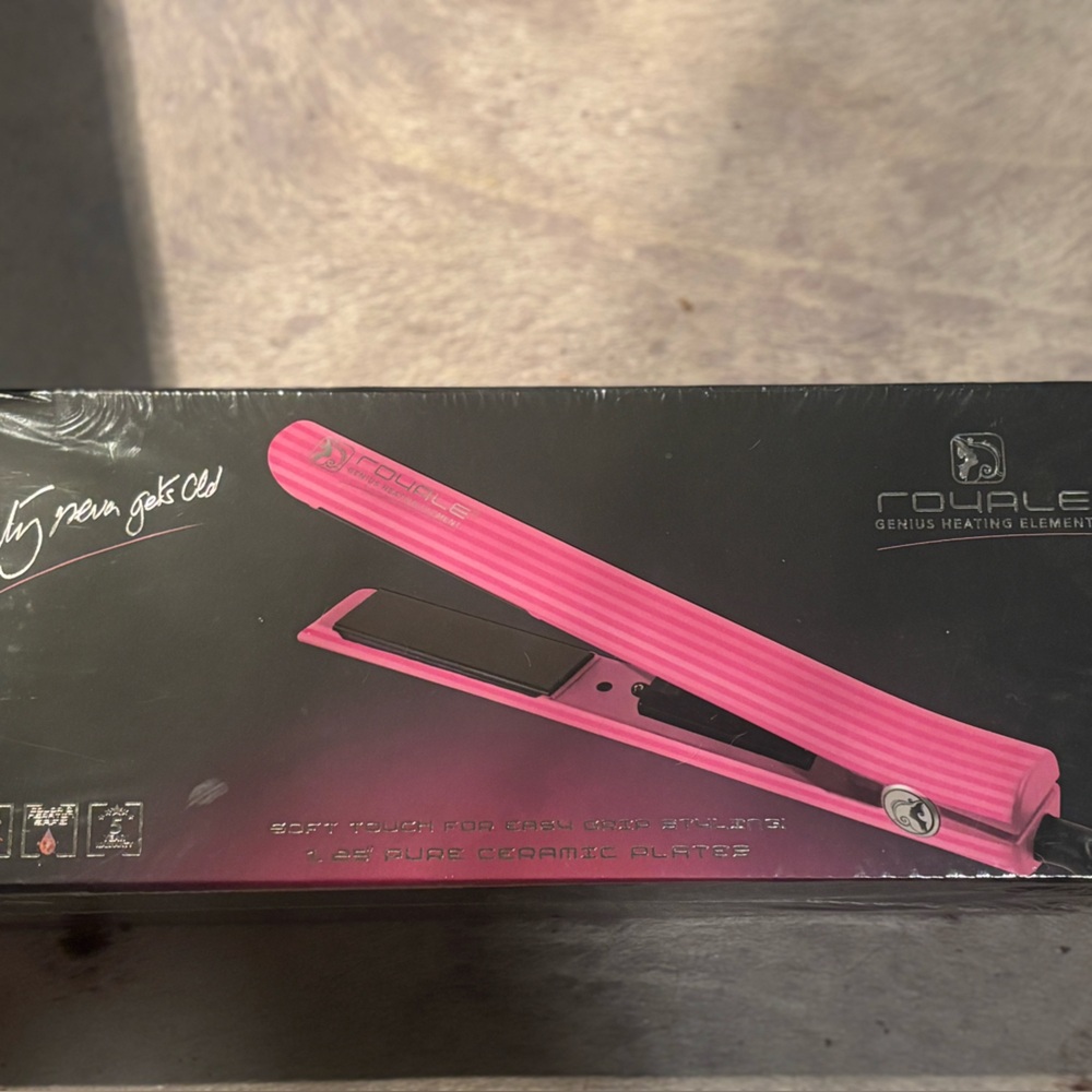 Novella Royale Pink and Black Hair Straightener